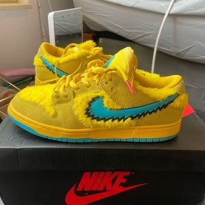 Nike SB Dunk Low
Grateful Dead Bears Opti Yellow